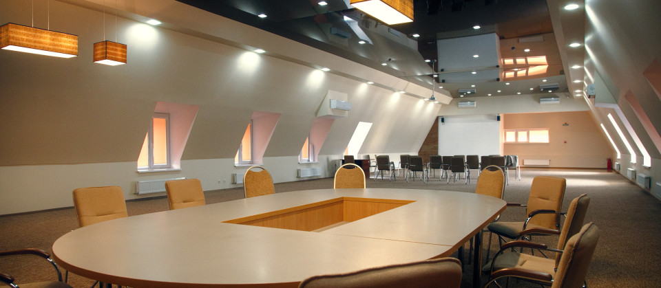 1998  Начало деятельности в области поставок и продаж 